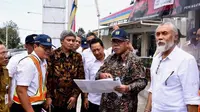 Menteri PUPR Basuki Hadimuljono melakukan kunjungan ke lokasi pembangunan jalan baru di Bali yaitu ruas jalan Mengwitani-Singaraja. (Dok Kementerian PUPR)