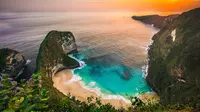 Pantai Kelingking, Nusa Penida/Shutterstock-Tracy Tang.