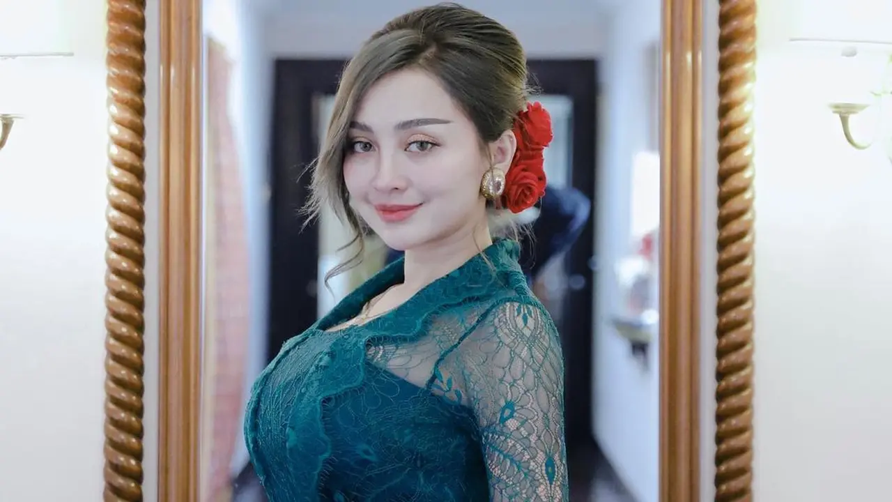 6 Momen Lamaran Cupi Cupita dan Bintang Bagus, Tampil Memesona Pakai Kebaya