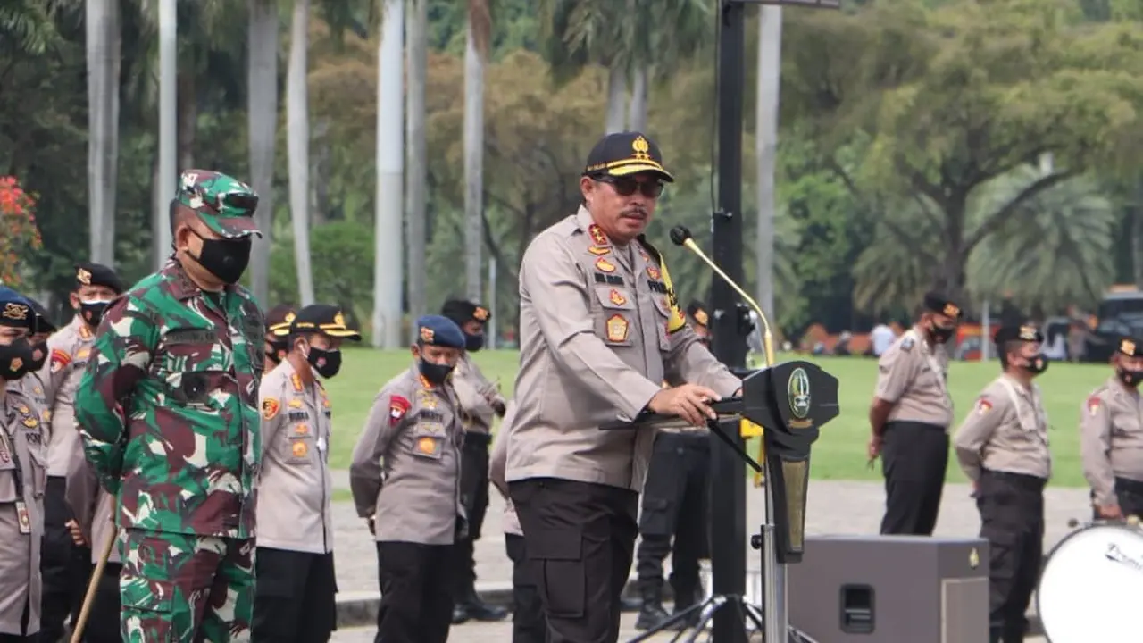 Kapolda Metro Jaya Irjen Pol Nana Sudjana bersama Pangdam Jaya Mayjen TNI Dudung Abdurachman Gelar Apel Pasukan Bersama Antisipasi Demo RUU Cipta Kerja.