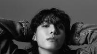 Jungkook BTS jadi bintang iklan Calvin Klein. (Foto: Twitter/ CalvinKlein)