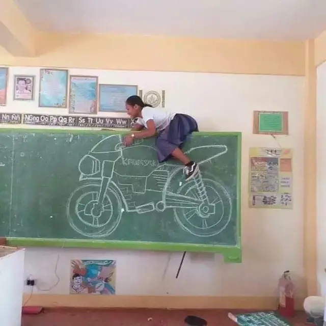 6 Tingkah Murid di Papan Tulis Ini Absurd Pol, Guru Senyum Tipis