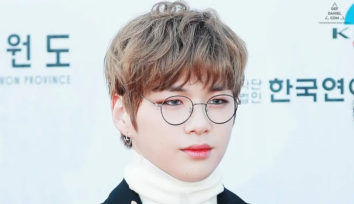 Kang Daniel mengaku jika kondisi keuangan keluarganya saat itu memang sangat berat, lantaran orangtuanya bercerai saat ia masih kecil. "Ibuku membesarkanku sendirian, jadi kondisi keuangan kami sangat berat," tuturnya. (Foto: instagram.com/goddaniel)