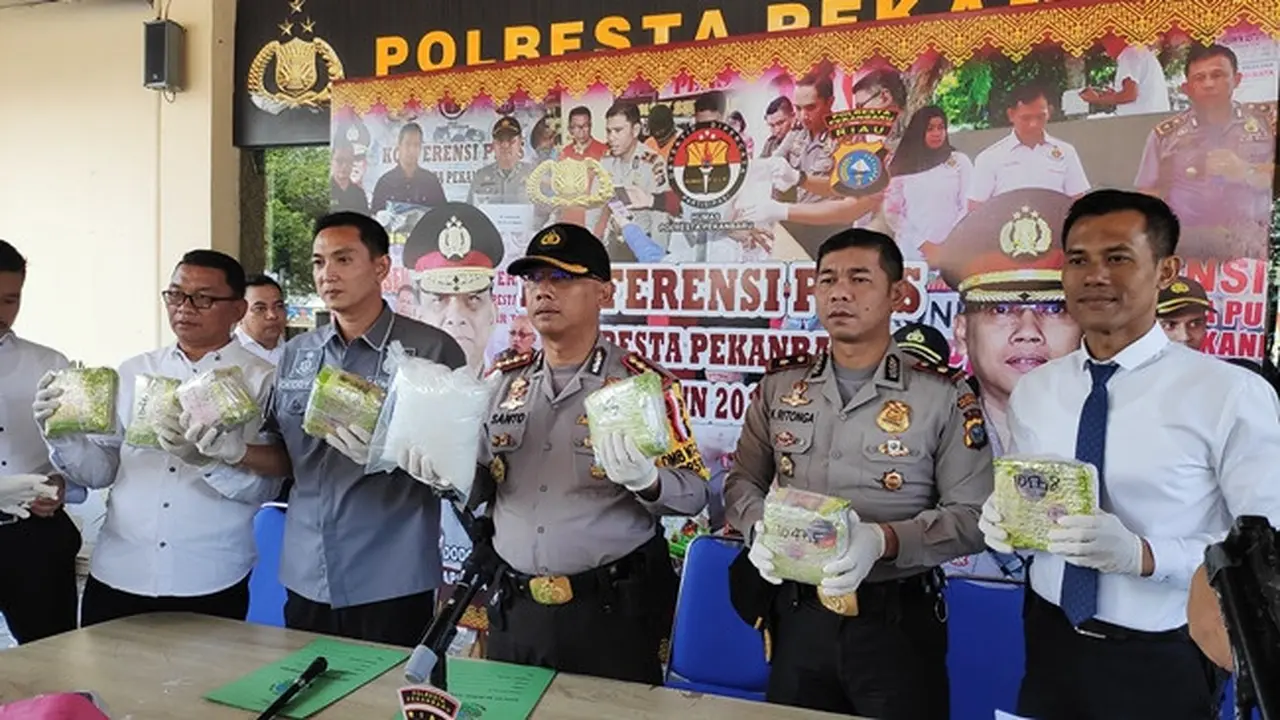 Sabu Malaysia yang dipasok dari China tujuan Jakarta disita Polresta Pekanbaru dari tiga tersangka.