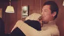 Unggahan terbaru Syahrini dalam akun Instagram pribadinya pun mencuri perhatian banyak netizen. Pasalnya, ia memperlihatkan momen manja bersama sang suami ketika tengah makan malam romantis. (Liputan6.com/IG/@princessyahrini)