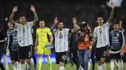 Argentina. Timnas Argentina sebagai peringkat ke-4 FIFA lolos ke Piala Dunia 2022 Qatar dengan nilai skuat mencapai 747,20 juta euro atau setara sekitar Rp12 triliun. Dua pemain bintang mereka, Lionel Messi dan Lautaro Martinez masing-masing bernilai 80 juta euro. (AFP/Juan Mabromata)