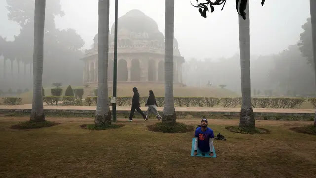 Kabut Asap Ganggu Transportasi di India Utara