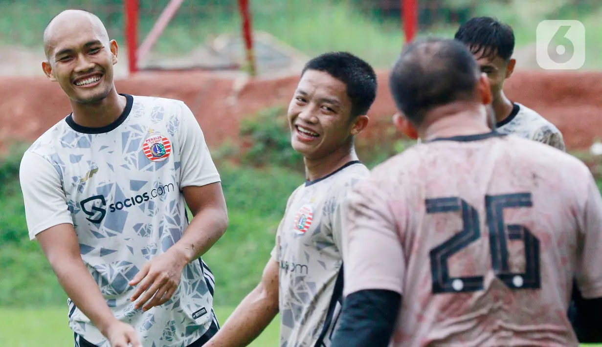 Pemain baru Persija Jakarta, Dandi Maulana, mengikuti sesi latihan di Nirwana Park, Sawangan, Jawa Barat, Rabu (4/1/2023). Pertandingan terdekat yang akan dihadapi Macan Kemayoran adalah melawan Persib Bandung pada laga tunda putaran pertama BRI Liga 1. (Bola.com/M Iqbal Ichsan)