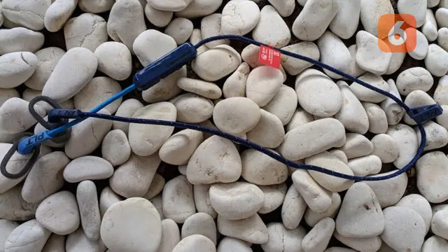 Plantronics BackBeat Fit 305. Liputan6.com/Iskandar