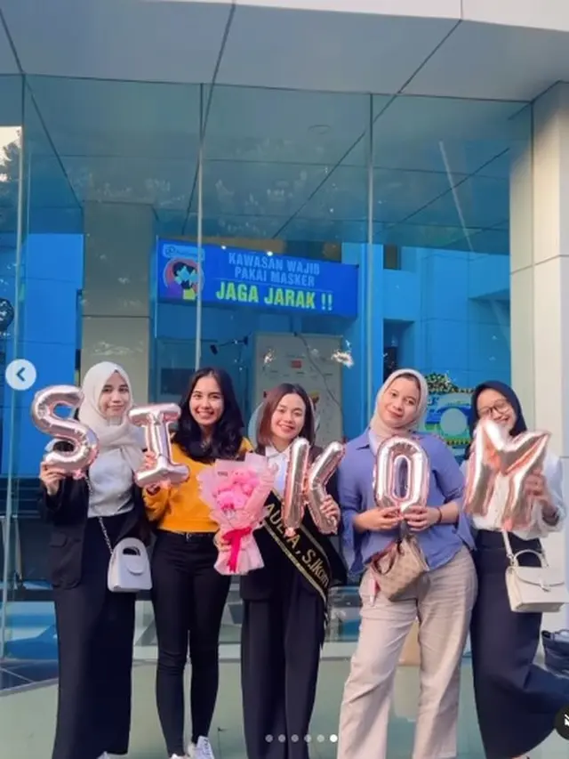 6 Potret Aulia DA yang Baru Saja Lulus dan Sandang Gelar Sarjana Ilmu Komunikasi