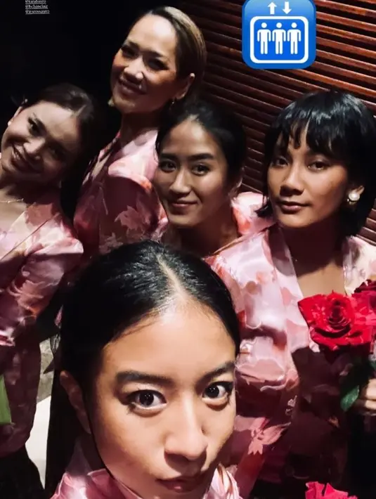 Bridesmaid acara lamaran Vidi Aldiano (Sumber: Instagram/kareymoeloek)