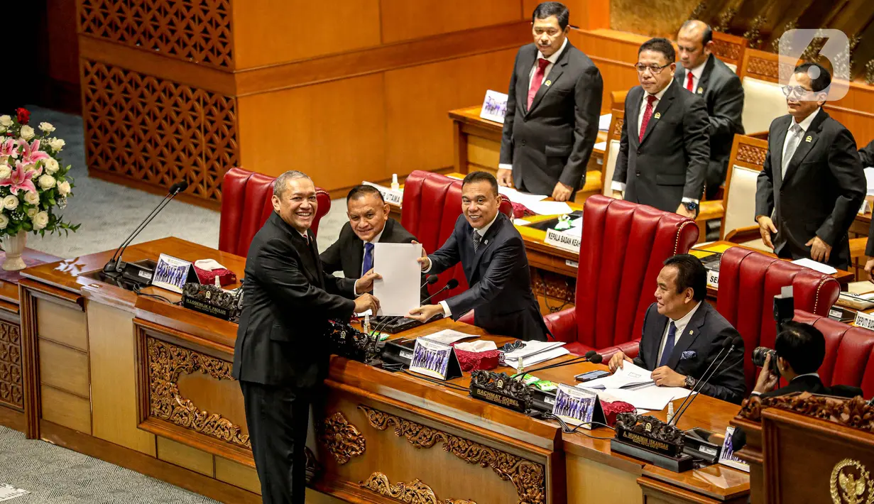 Kedua, laporan Komisi I DPR RI atas Hasil Uji Kelayakan (fit and Propes Test) Calon Anggota Dewan Pengawas Lembaga Penyiaran Publik Televisi Republik Indonesia (LPP TVRI) Periode 2022-2027, dilanjutkan dengan pengambilan keputusan. (Liputan6.com/Faizal Fanani)