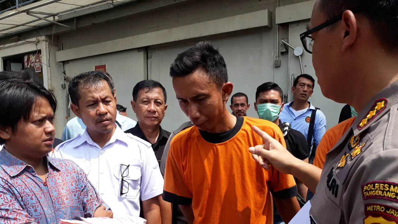 Firmansyah, petugas keamanan yang juga salah satu pelaku perampokan Rumah Pemotongan Hewan (RPH) di Cibodas Kota Tangerang, mengaku diimingi Rp 100 juta jika aksinya berhasil dilakukan.