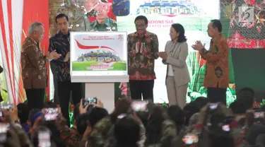 Presiden Jokowi didampingi Menteri PUPR Basuki Hadimuljono, Menteri BUMN Rini Soemarno, dan Dirut PT BTN (Persero) Tbk Maryono membuka pameran perumahan nasional Indonesia Property Expo 2017 di JCC Senayan, Jumat (11/8). (Liputan6.com/Angga Yuniar)
