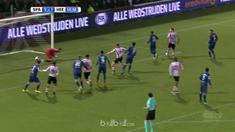 Kiper Heerenveen, Erwin Mulder, tiru blunder konyol dari legenda Manchester United, Massimo Taibi, dalam laga melawan Sparta Rotterdam.