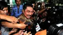 Wakil Ketua Komisi V DPR RI Michael Wattimena usai diperiksa Gedung KPK, Jakarta, Selasa (14/6/2016). Politikus Partai Demokrat itu usai diperiksa dalam kasus dugaan suap proyek jalan di Kementerian PUPR. (Liputan6.com/Helmi Afandi)