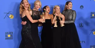 Ajang bergengsi Golden Globe kembali dihelat di tahun 2018 ini untuk yang ke-75 kalinya. Tak seperti biasanya, ada pemandangan unik yang datang dari sejumlah aktris cantik saat itu. (AFP/Frederic J.Brown)