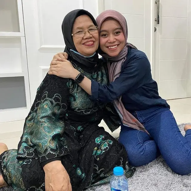 6 Potret Akrab Lesty Kejora Bareng Keluarga Rizky Billar, Dikabarkan Makin Serius