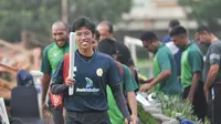 Ahmad Rajendra, peserta termuda dalam kursus kepelatihan yang digelar di Kota Batu, Jawa Timur. (Bola.com/Iwan Setiawan)