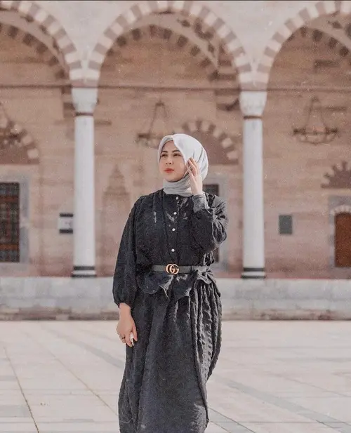 8 Inspirasi Model Baju Pesta Hijab untuk Tubuh Curvy Irish Bella