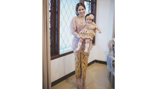 6 Gaya Momo Geisha Berdandan Bak Pejabat, Jadi Sorotan Publik