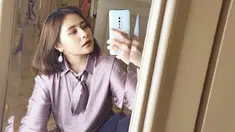 Prilly Latuconsina selalu penampilannya curi perhatian. Seperti gayanya saat denga percaya diri ber-mirror selfie. Penampilannya saat mirror selfie ini membuat netizen terpukau. Tidak heran banyak netizen menyebut Prilly tetap kece saat mirror selfie. (Liputan6.com/IG/@prillylatuconsina96)