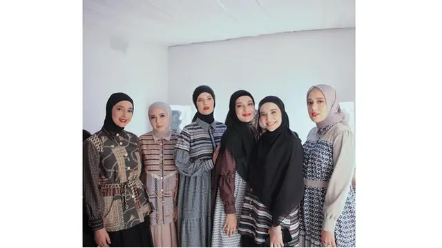 6 Potret Nabila Syakieb Pakai Hijab di Acara Fashion Zaskia Sungkar, Curi Perhatian