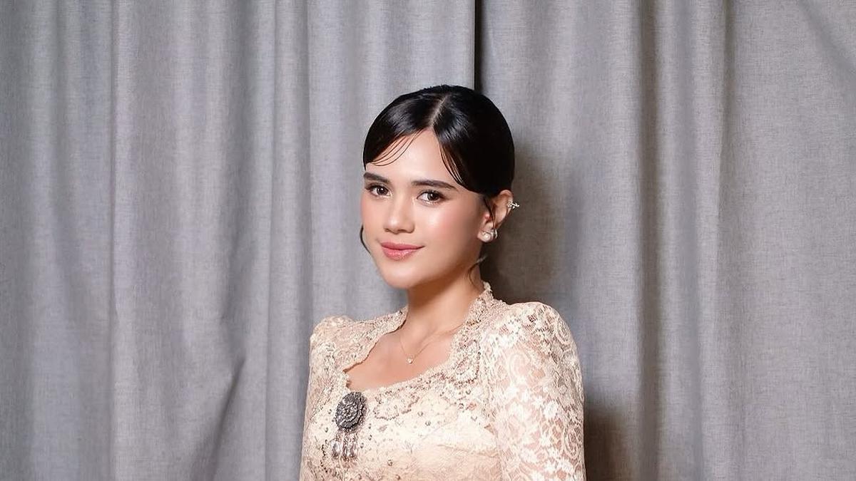 6 Gaya Elegan Audi Marissa Kenakan Kebaya Nude saat Didapuk Jadi Bridesmaid Pernikahan Ochi Rosdiana