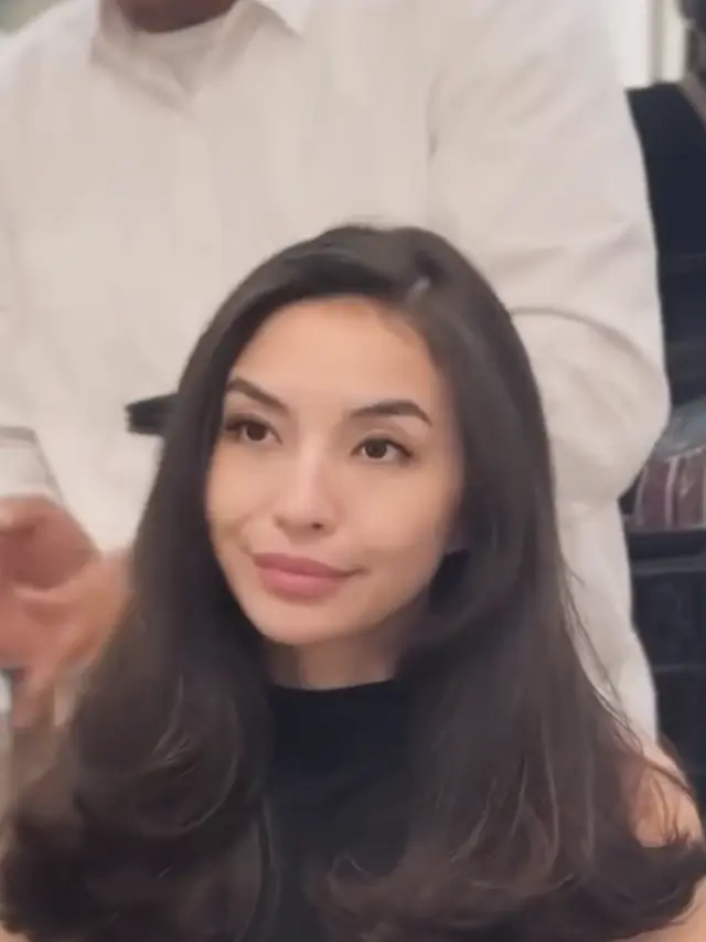 Inspirasi Model Rambut Panjang ala Manohara