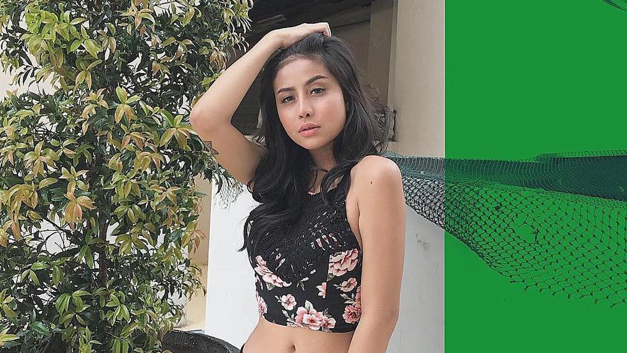 Berpose Sensual, Awkarin Bikin Brandon Salim Tergoda?