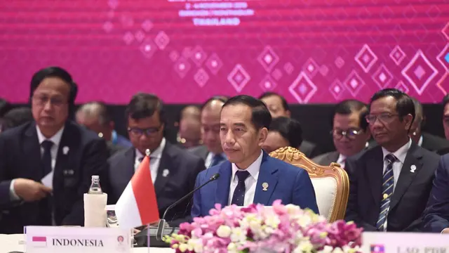 Presiden Jokowi menghadiri KTT ke-22 ASEAN Plus Three (APT) di Impact Exhibition and Convention Center, Bangkok, Thailand. (Biro Pers Sekretariat Presiden/Rusman)