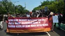 Mereka berunjuk rasa untuk mendesak Majelis Hakim pada Mahkamah Agung agar menegakkan keadilan bagi kepentingan masyarakat Dairi. (merdeka.com/Imam Buhori)