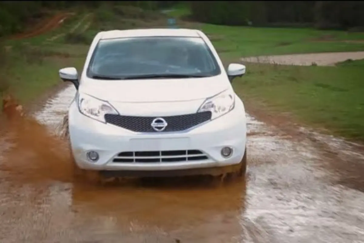 Nissan Garap Teknologi yang Bikin Mobil Bisa Cuci Sendiri