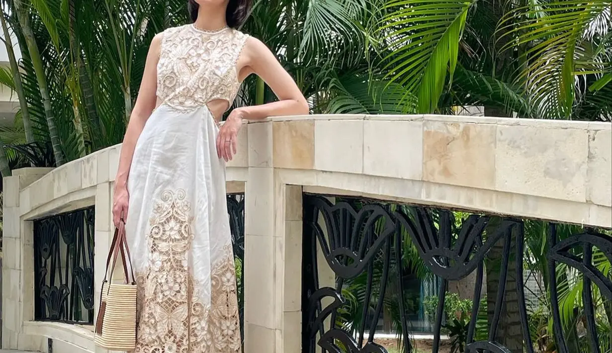 Meskipun usianya hampir kepala empat, model keturunan Jawa, Italia, dan Tionghoa tersebut tetap terlihat awet muda. (FOTO: instagram.com/renata711)