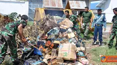 Citizen6, Surabaya: Penyiangan tersebut di lakukan karena bahan telah rusak berat dan tak mungkin diperbaiki, selain itu, penyiangan dapat mengurangi kepadatan koleksi. (Pengirim: Penkobangdikal)