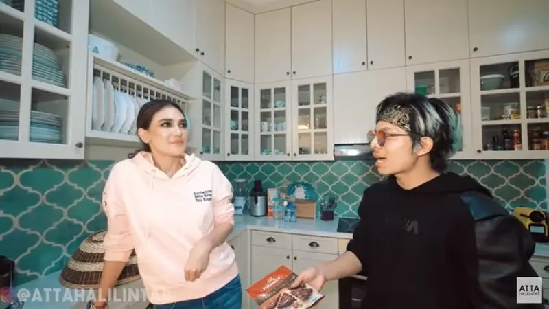 Potret dapur Luna Maya (Sumber: Youtube/Atta Halilintar)