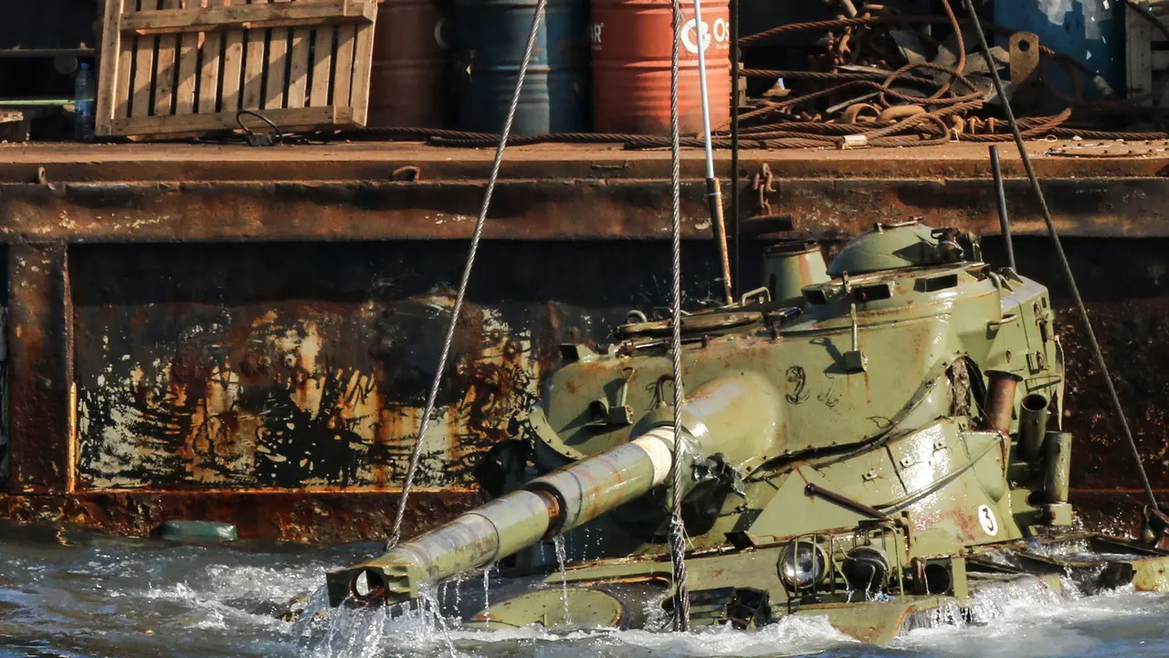 Lebanon Tenggelamkan 10 Tank di Mediterania