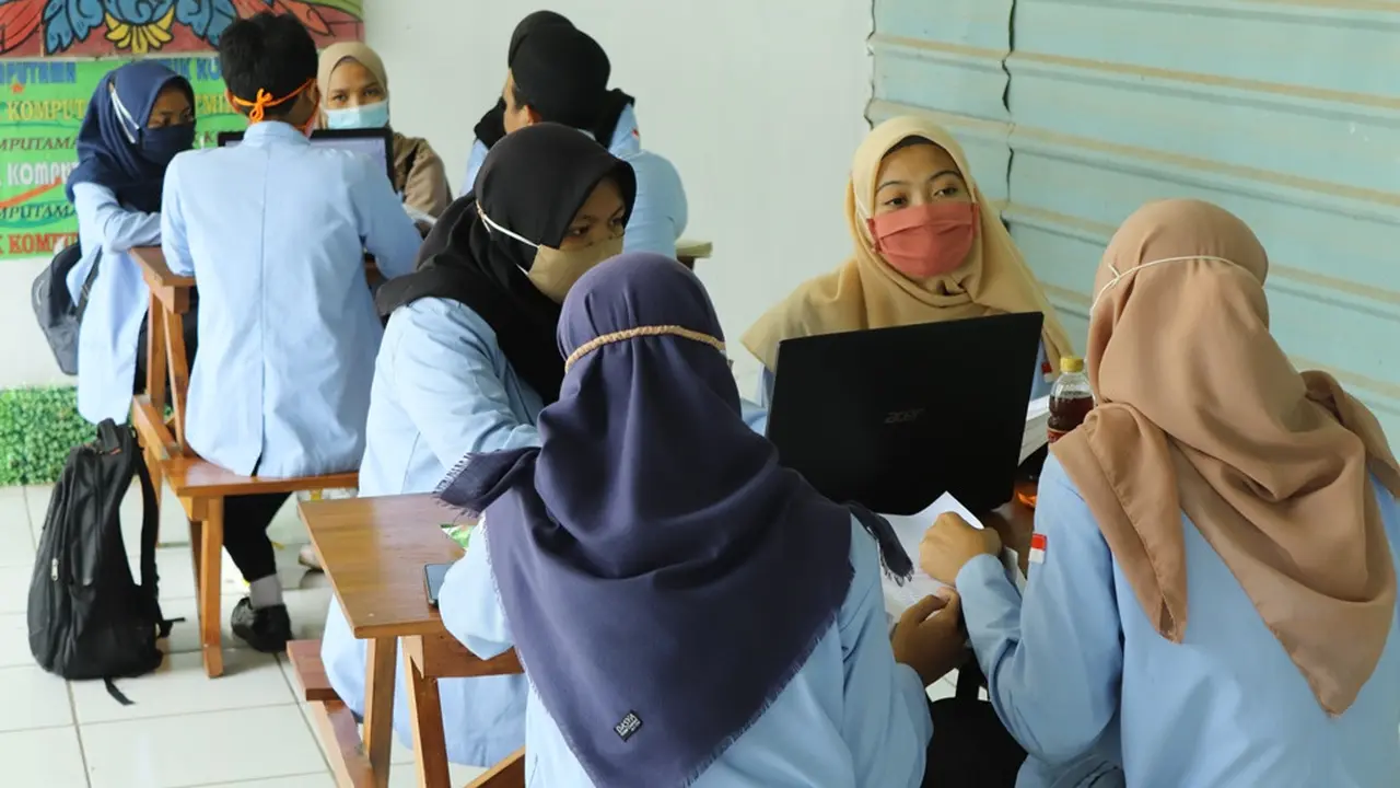 Mahasiswa STMIK Komputama berkegiatan di Kampus I, Cimanggu, Cilacap. (Foto: Liputan6.com/Muhamad Ridlo)