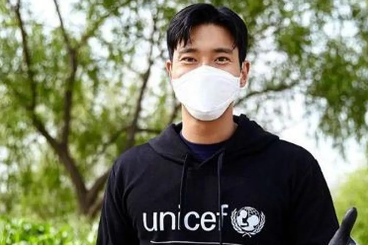 Hari Bumi 2021, Siwon Super Junior Ikut Tantangan Pungut Sampah di Jalanan