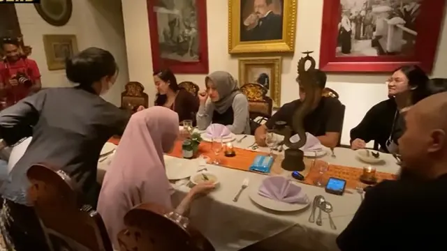 6 Momen Mulan Jameela Buka Puasa Bareng Mantan Suami, Ditemani Ahmad Dhani