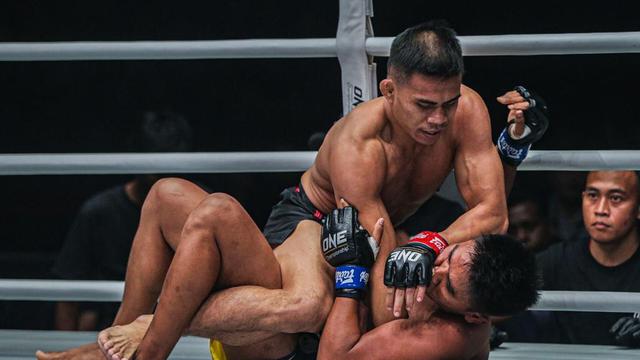 Eko Roni Saputra Menang Mudah  di One: Warrior's Code