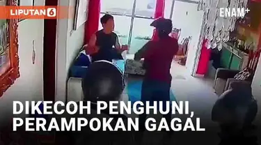 Rekaman aksi perampokan rumah di Pamoyanan, Kota Bogor, Minggu (11/12/2022) viral. Sejumlah pria mencari barang berharga di sebuah rumah dan ketahuan penghuni. Namun narasi video menyebut perampok gagal menggasak satupun barang dari rumah itu gara-ga...