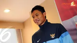 Bagi Evan, kapten merupakan penyambung lidah pelatih. Di dalam lapangan, sang kapten-lah yang menerjemahkan keinginan pelatih Indra Sjafri (Liputan6.com/Helmi Fithriansyah).