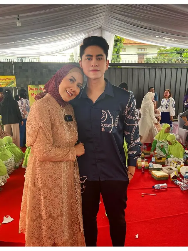 Undang 52 Anak Yatim, Ini 6 Momen Syukuran dan Pengajian di Rumah Venna Melinda