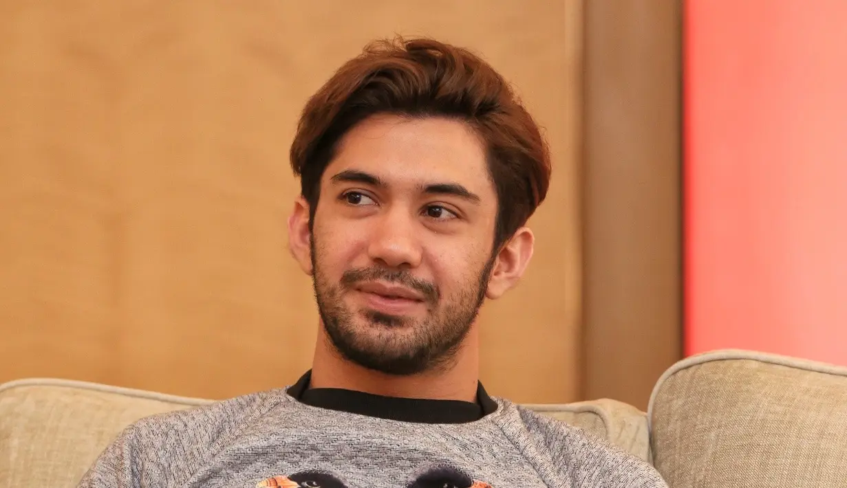 Reza mengatakan ia akan lebih memfokuskan diri untuk pertunjukan teater.  Ia menghindari terjadi jadwal tayang yang berbenturan. Selain itu, film terbarunya yang berjudul My Stupid Bos akan keluar di tahun ini. (Adrian Putra/Bintang.com)