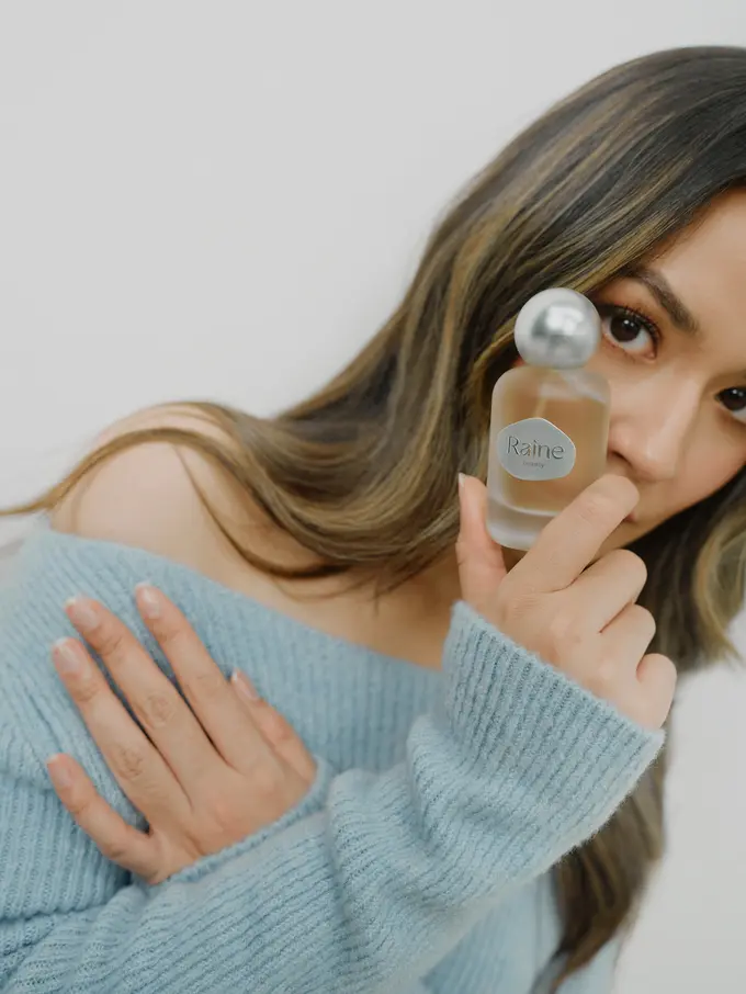 Raisa Punya Rekomendasi Aroma Parfum yang Cocok untuk Kepribadian Ambivert, Seperti Apa Wanginya?