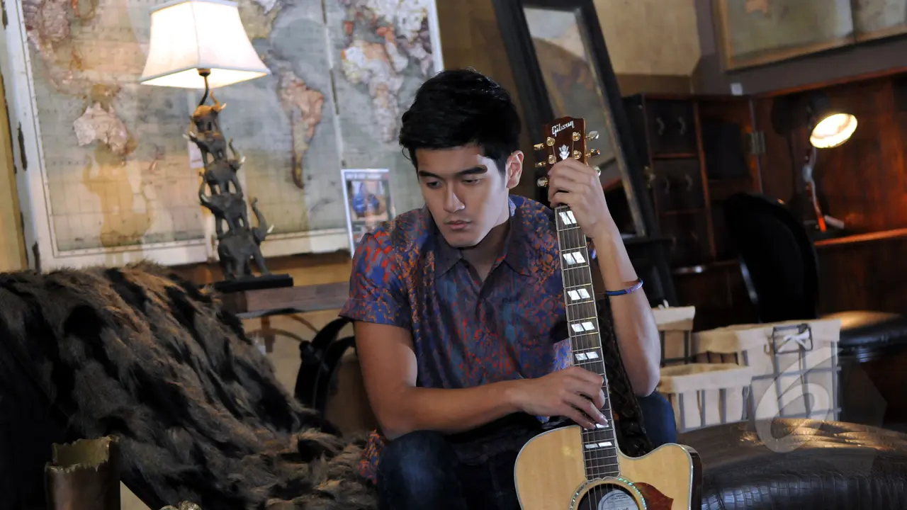 Kenalan dengan Nathan Hartono, Penyanyi Tampan Bak Idol Kpop