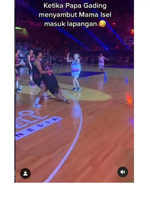 6 Potret Gading Marten dan Gisella Anastasia saat Bertanding Basket Ini Bikin Baper