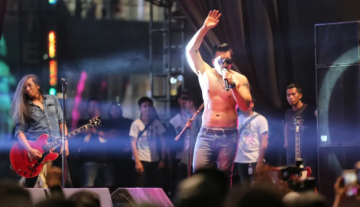 Lagu Berubah tersebut terbilang baru, namun ketika dibawakan di atas panggung MARKAS 2018 kemarin tak sedikit penonton yang ikut bernyanyi dan sudah hafal dengan lagu tersebut. (Adrian Putra/Bintang.com)