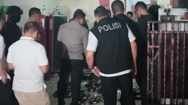 Lokasi penggerebekan terduga teroris yang juga karyawan BUMN oleh Densus 88 Polri di Jalan Raya Bulak Sentul Harapan Jaya, Bekasi Utara